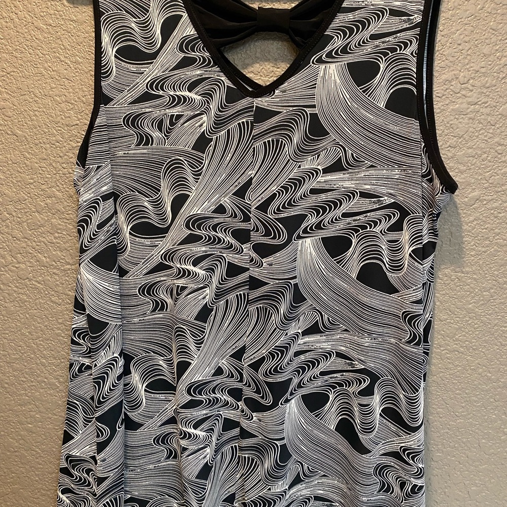 Women’s short sleeve summer top with asymmetrical hem line, black and white - Picture 2 of 3
